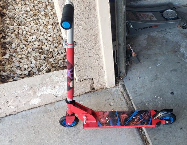Kid's Huffy Spider-Man Scooter 