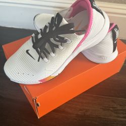 Brandnew Women’s Nike Air Zoom Elevate Size 6 Retail Value $189 + Tax 