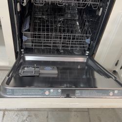 Good Working White Dishwasher 