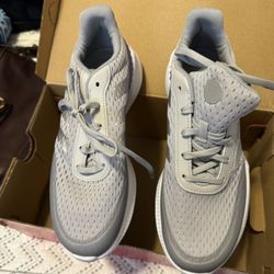 ADIDAS GYM SHOES Size 8 Women’s 