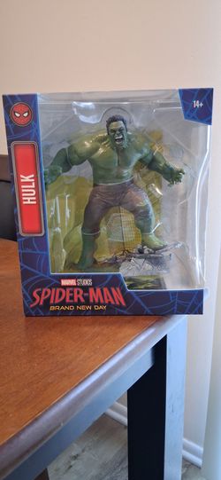 Spiderman brand new day hulk statue