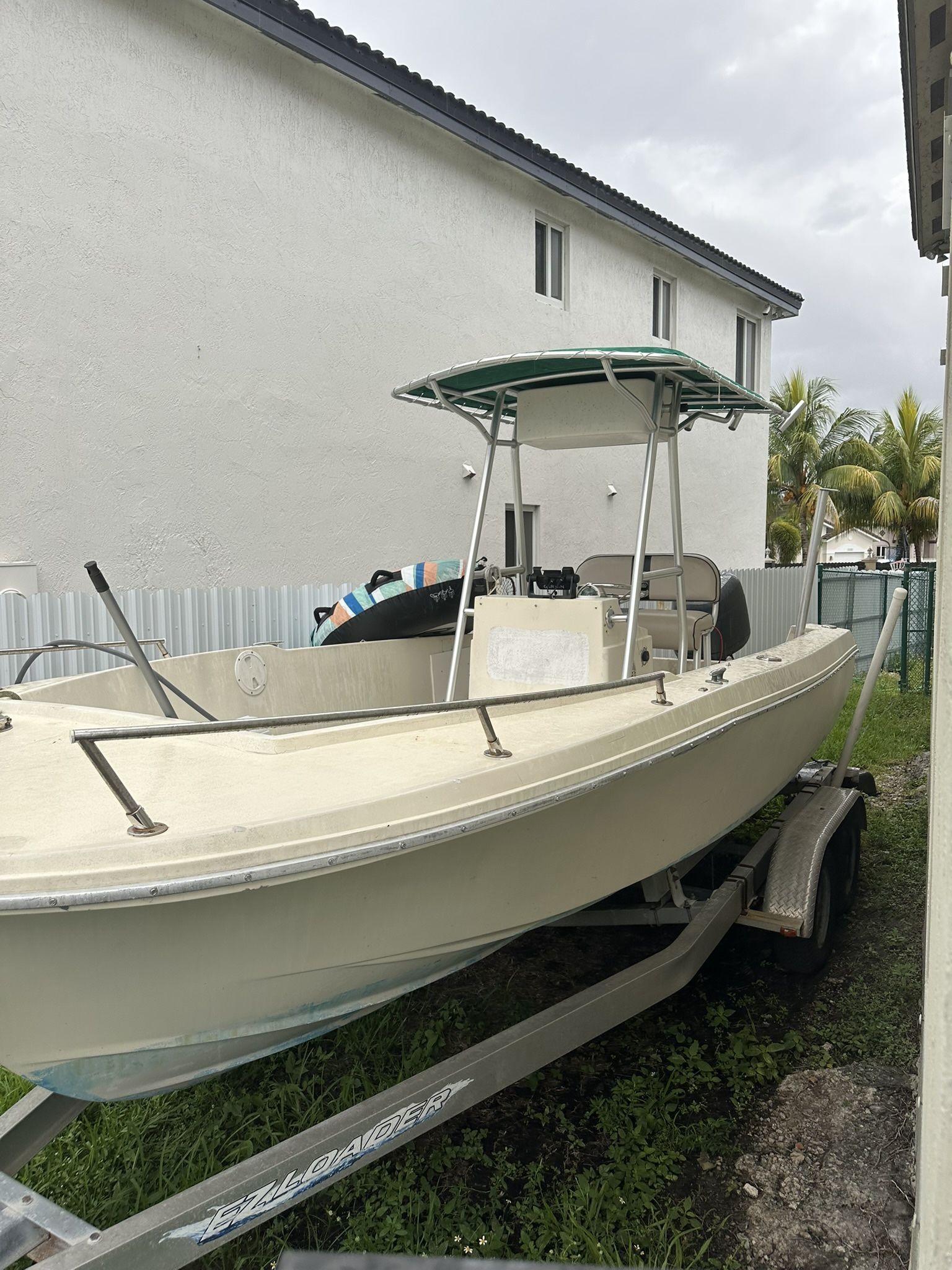 20ft Center Console Fishing Boat w/ Trailer - Great Project Boat