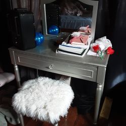 Small Dresser 