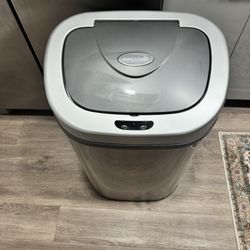 Automatic Trash Can with Lid, Hands-Free, Stainless Steel, D-Shaped 80 l, 2 Bins