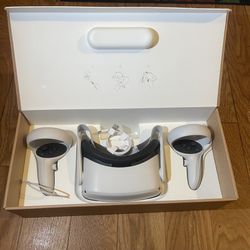 Oculus Quest 2 In Excellent Condition With box and charger