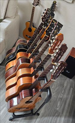 Guitar stand for up to 7
