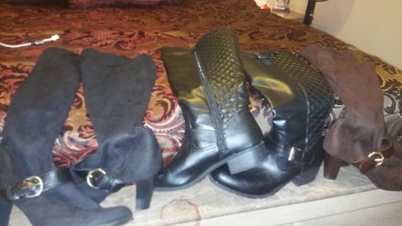 Boots $10.00 each. Botas en $10.00. c/u