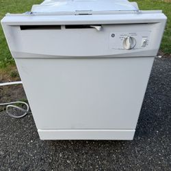 Like New-Ge Dishwasher In BAIGE Color 