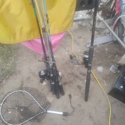 7 Fishing Poles Only 3 Have Reels And Fishing Net