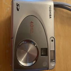 Toshiba 4.0 Mega Pixel Digital Still Camera 