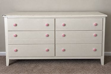 White 6-Drawer Dresser with Pink  Knobs