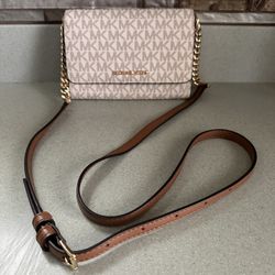 BRAND NEW SMALL LOGO CROSSBODY BAG 5x7 x1.5