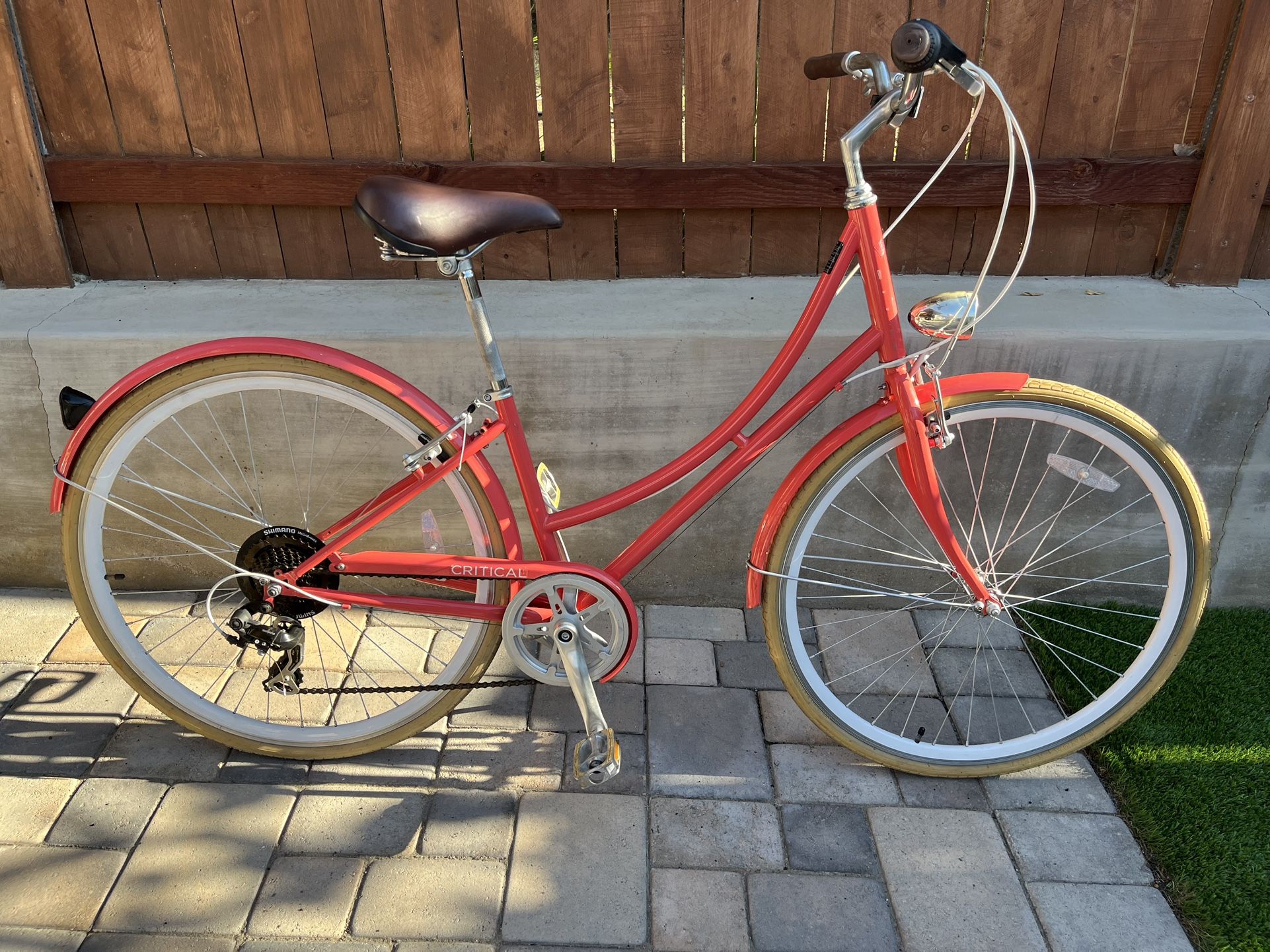 Good looking Retrospec Beaumont City Bike Step-Through 7 Speed Hybrid Ready To Ride.