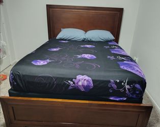 Queen size bed with mattress & adjustable base with remote
