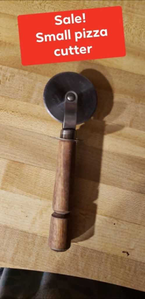 🩷 Small Pizza 🍕 Cutter - Still Available 