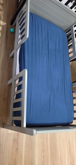Toddler bed