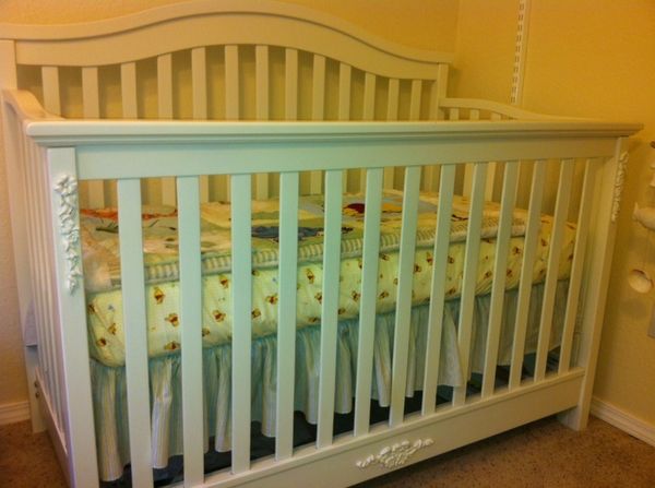Gorgeous Crib Classic White For Sale In Redmond Wa Offerup