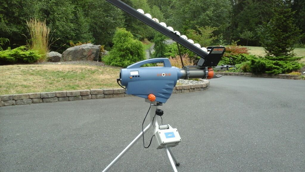 Zooka baseball pitching machine. With auto feed for Sale in Snohomish