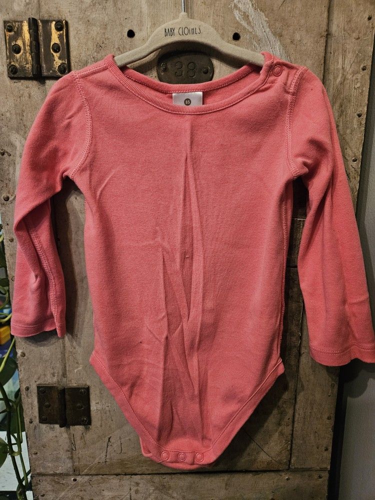 Hanna Andersson Long Sleeve Onesie Pink
Size 85