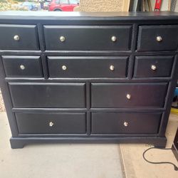 Chest Of Drawers (Huge)