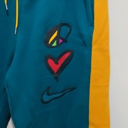 Nike Sportswear Peace, Love, Nike Swoosh Sweatpant Fleece Joggers Men's Size Large Authentic New 