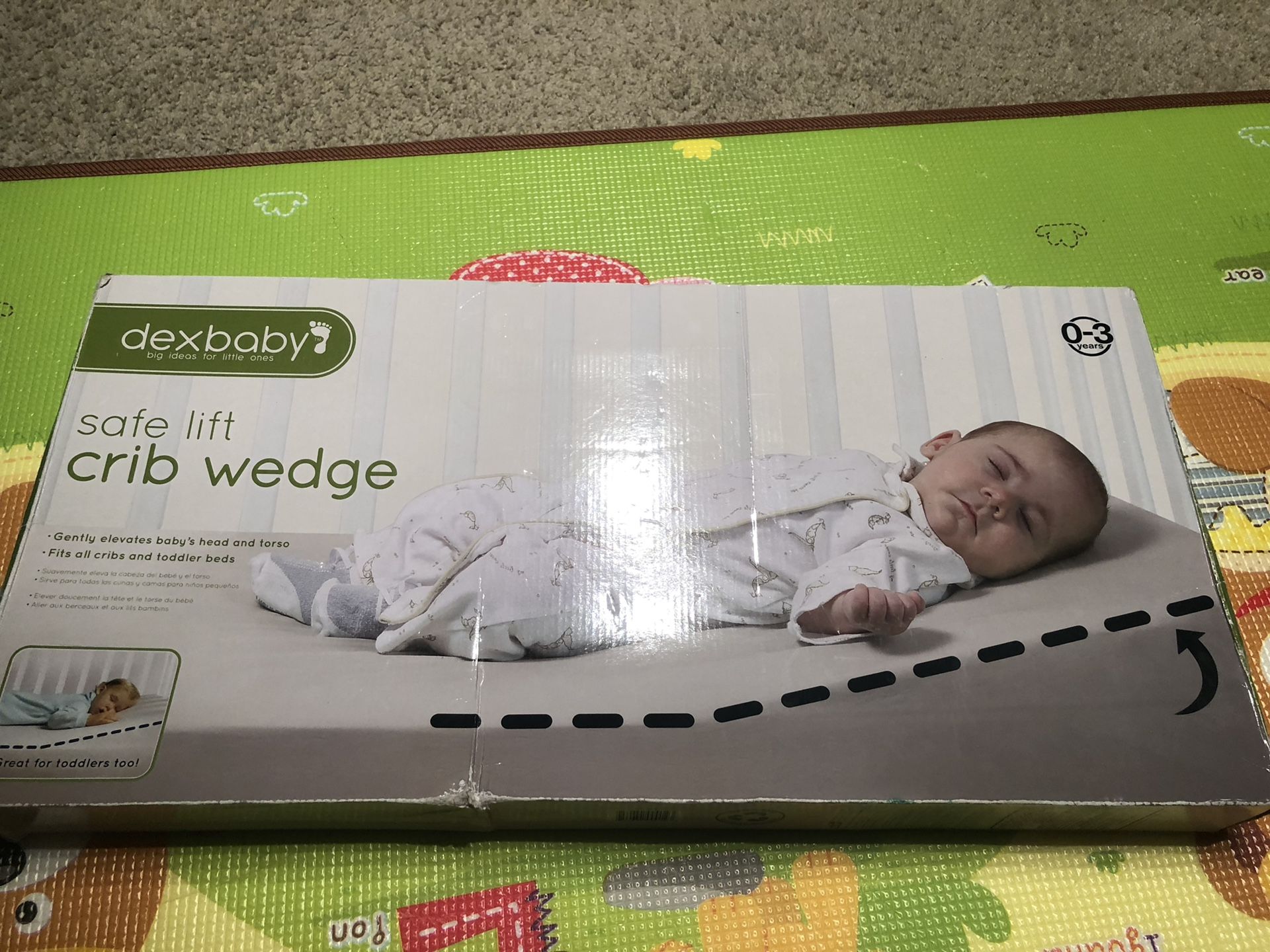 Crib wedge for baby mattress and sleep