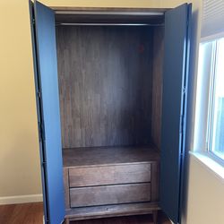 Wardrobe box