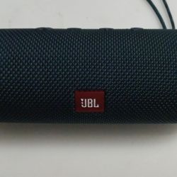 JBL Flip 5 Speaker Prefect Condition 
