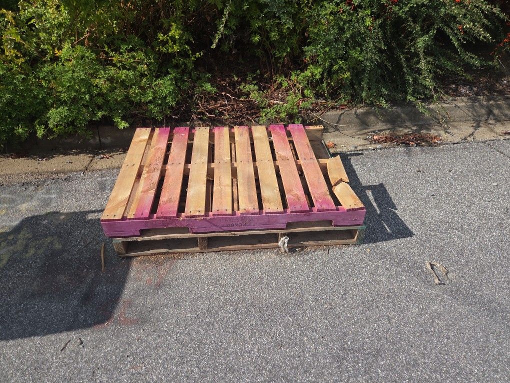 2 Free Pallets In Escondido