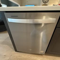 Whirlpool Dishwasher 