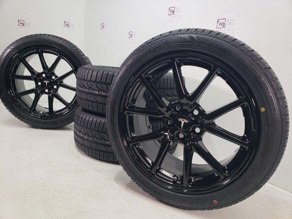 18” Tesla Model 3 Gloss black new wheels and tires