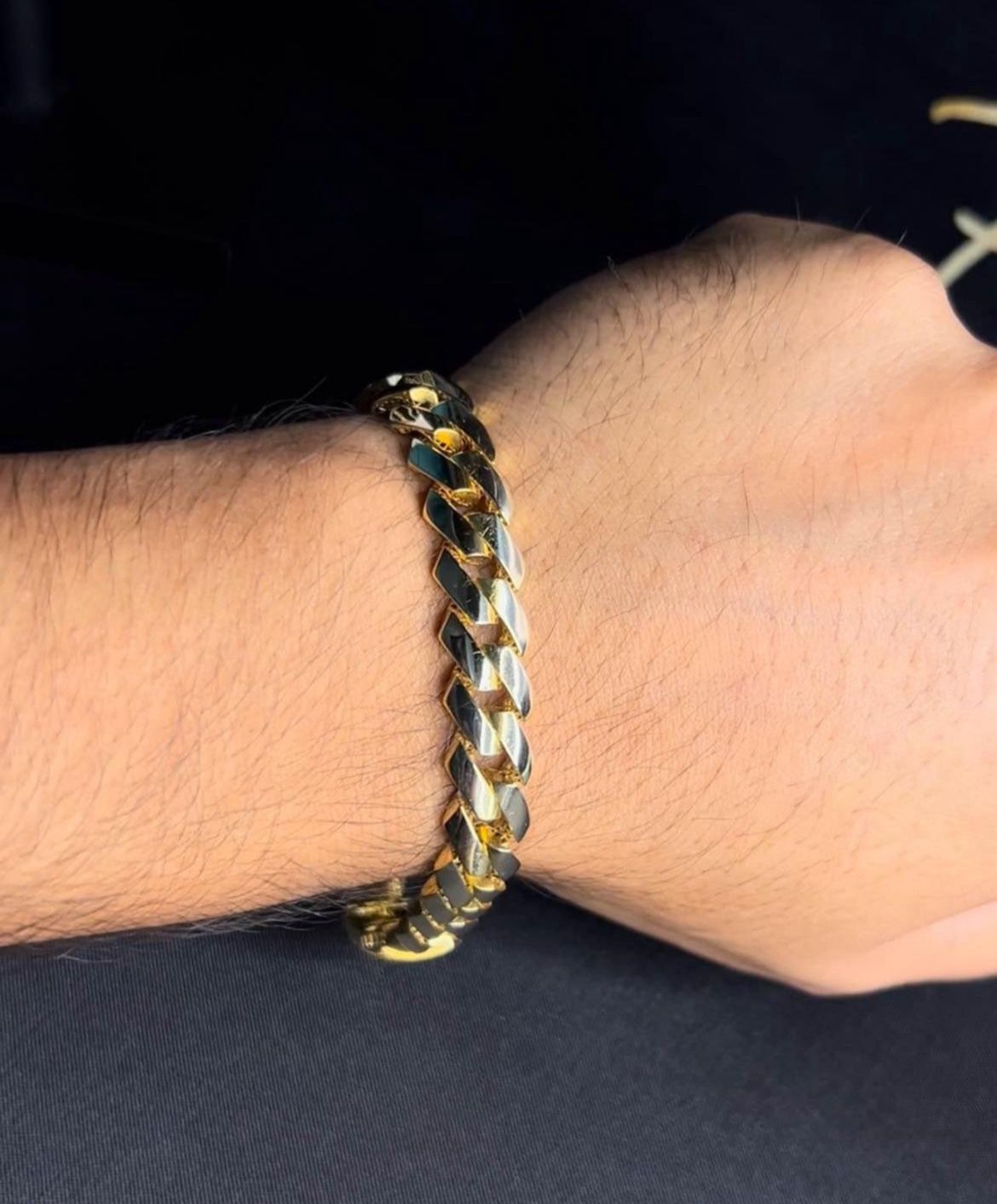 10KT GOLD Cuban Link bracelet with clasp