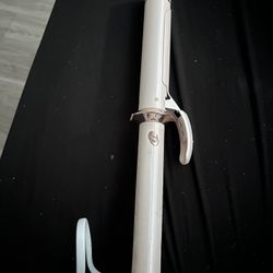T3 Curling Iron 1 1/2 Inch 
