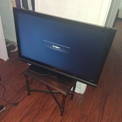 Visio TV With Remote 