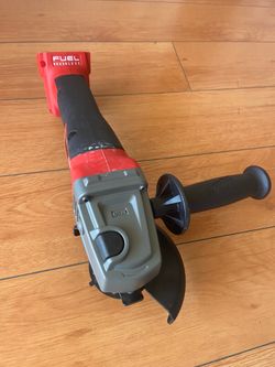 Milwaukee 18v Angle Grinder