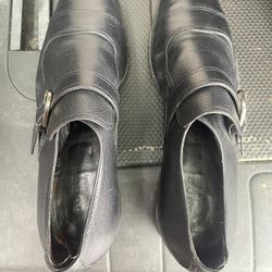 Gucci Buckled Leather Shoe 