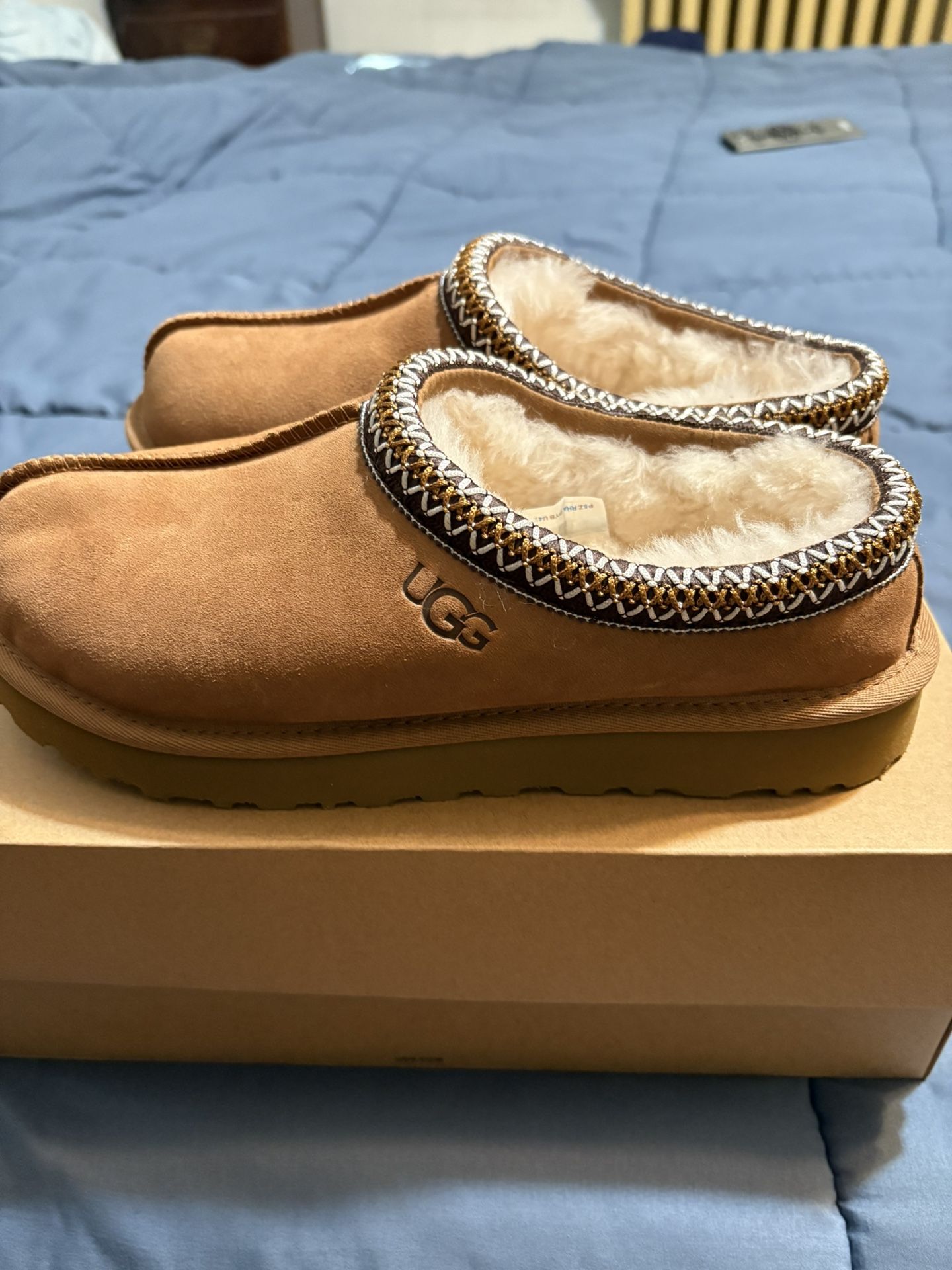 Women’s Size 9 Ugg Tasman Slippers