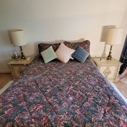 Queen-size Headboard And 2 Nightstands In Antique White