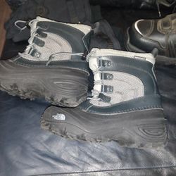 Children's Size 13 North Face Waterproof Snow Rain Boots In New Condition