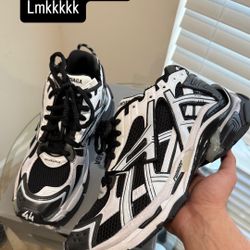 Black And White Balenci Runner