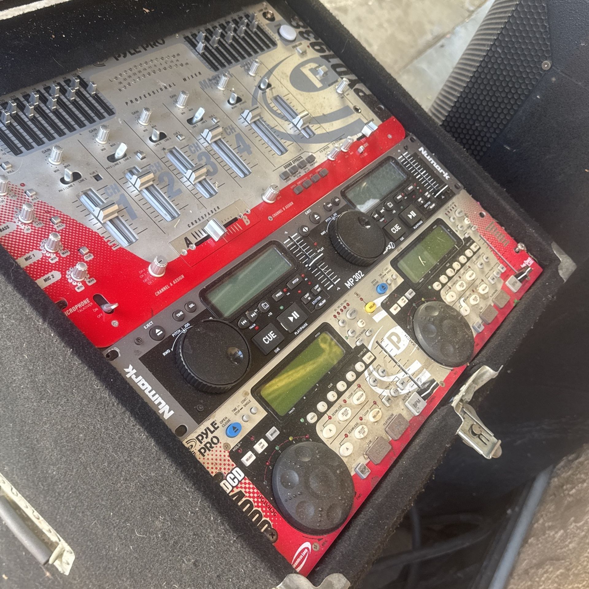 Dj With One Speaker