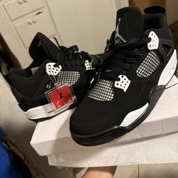 Air Jordan 4 Retro