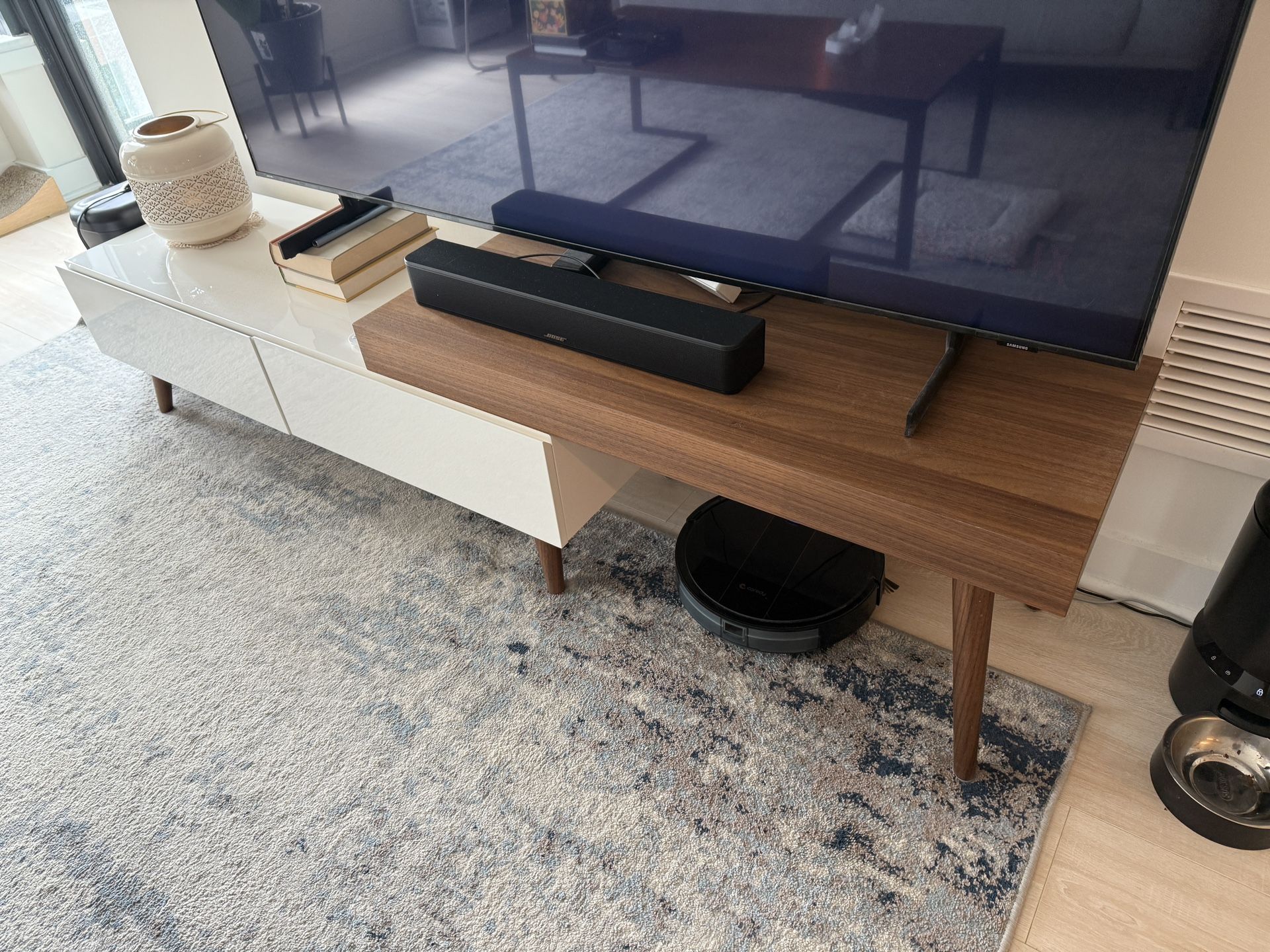 TV Console table in Great Condition to sell