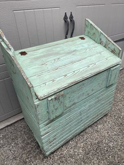 Vintage primitive storage bin