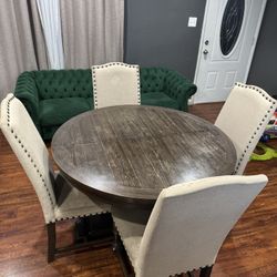 Dinning Table And Chairs 
