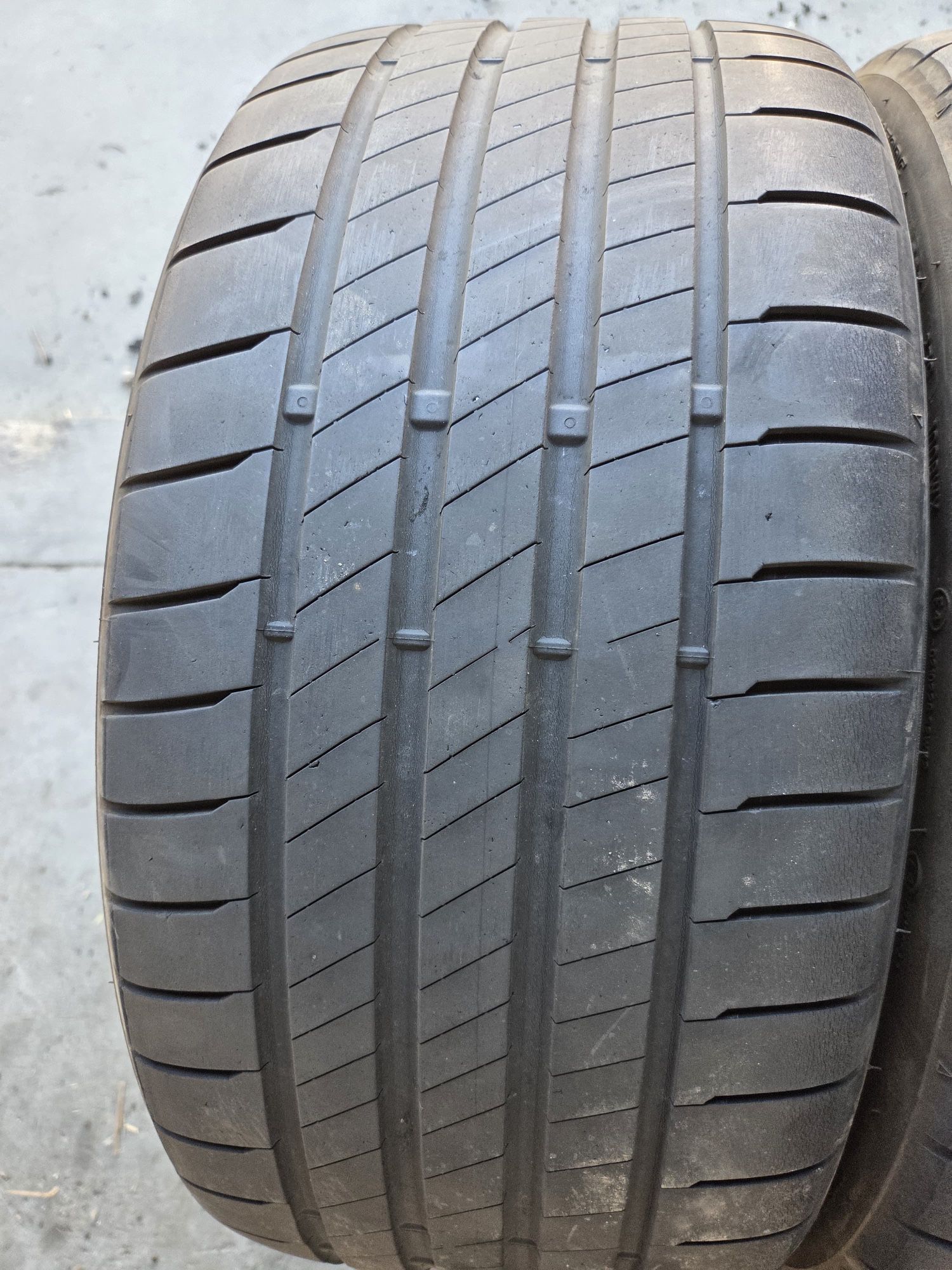 2 llantas 235/35R19 Bridgestone
