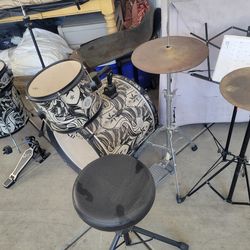 Beginners drum set.