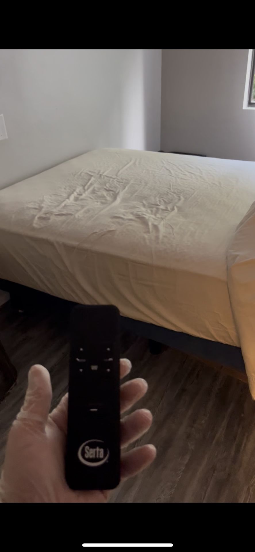Queen Serta Remote Adjustable Bed Base Frame&beautyrest Black mattress