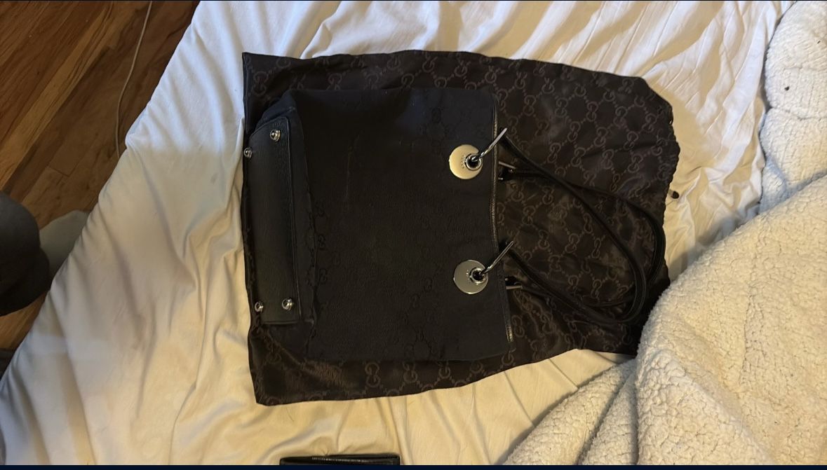 Guchi Purse And Wallet