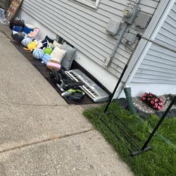 LAST DAY! Multi Family Garage Sale